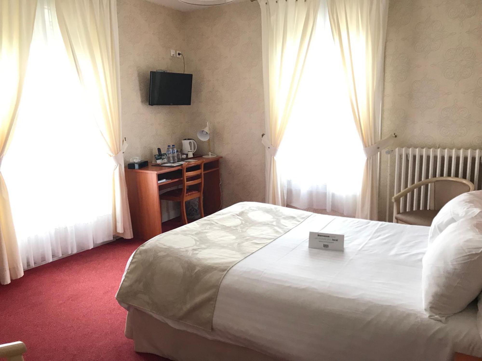 Logis Hotel & Restaurant La Paix Le Nouvion-en-Thierache ภายนอก รูปภาพ
