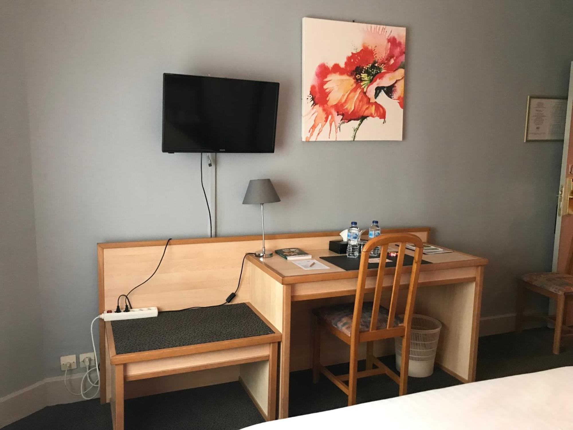 Logis Hotel & Restaurant La Paix Le Nouvion-en-Thierache ภายนอก รูปภาพ