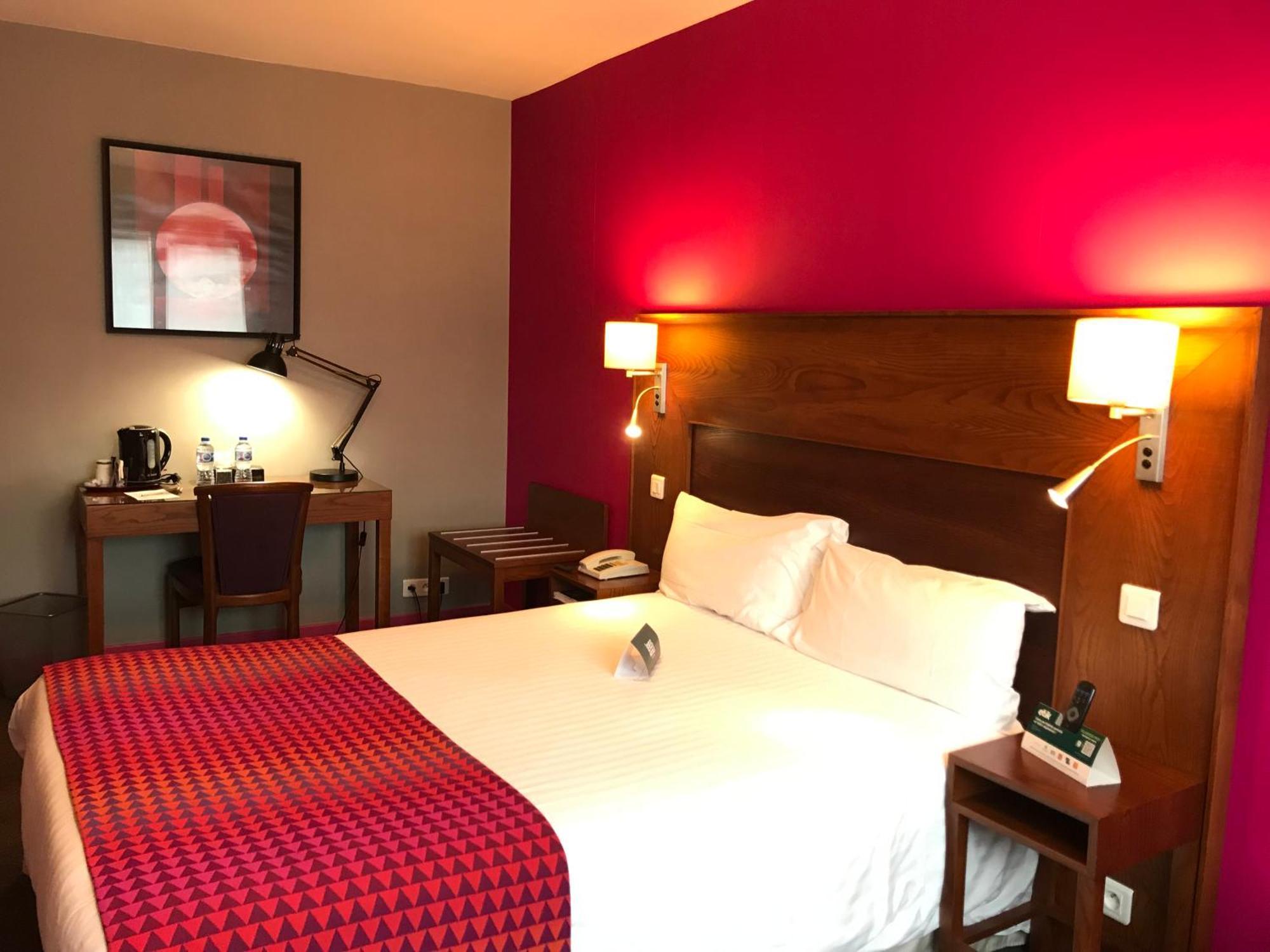 Logis Hotel & Restaurant La Paix Le Nouvion-en-Thierache ภายนอก รูปภาพ