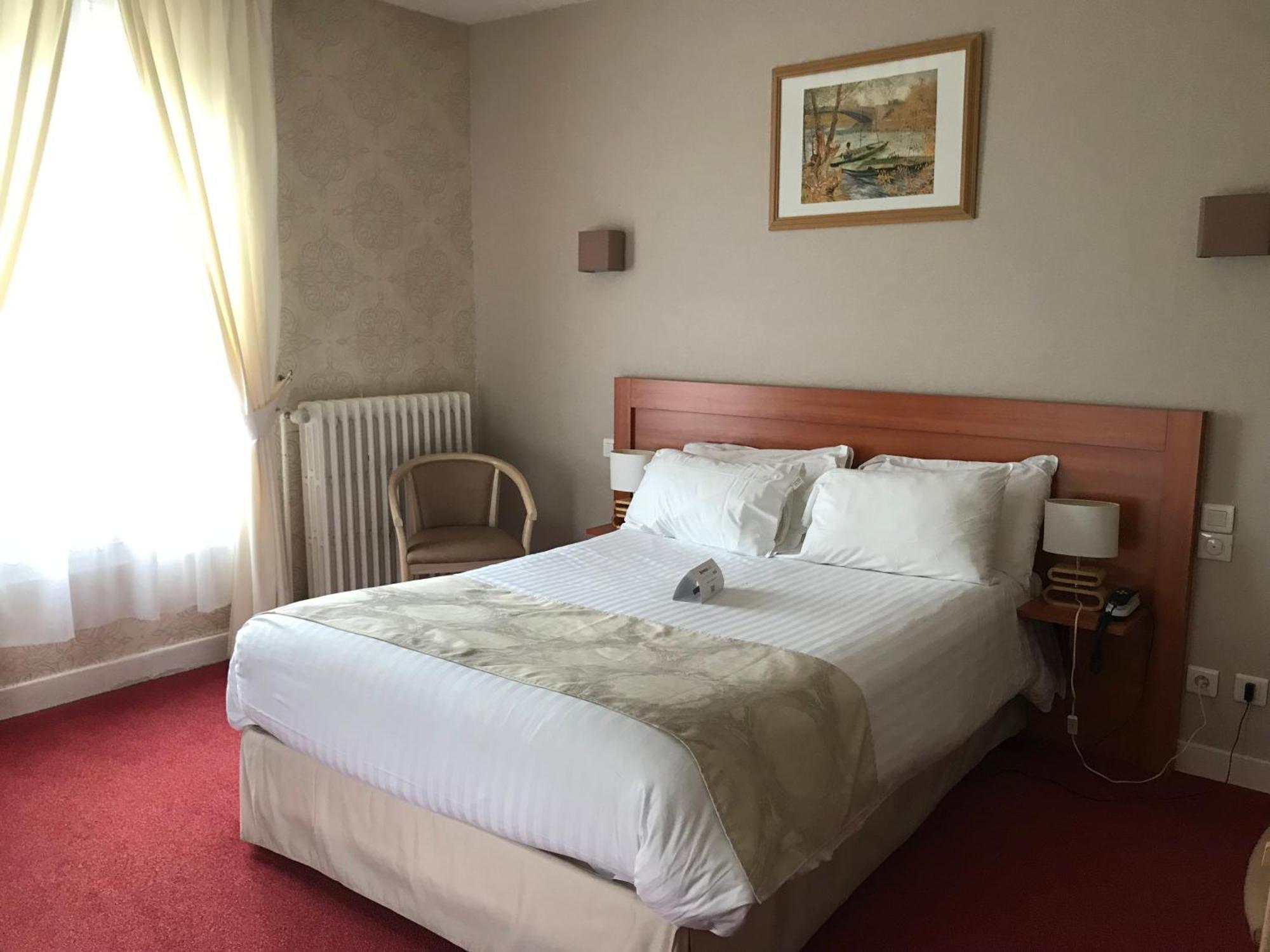 Logis Hotel & Restaurant La Paix Le Nouvion-en-Thierache ภายนอก รูปภาพ