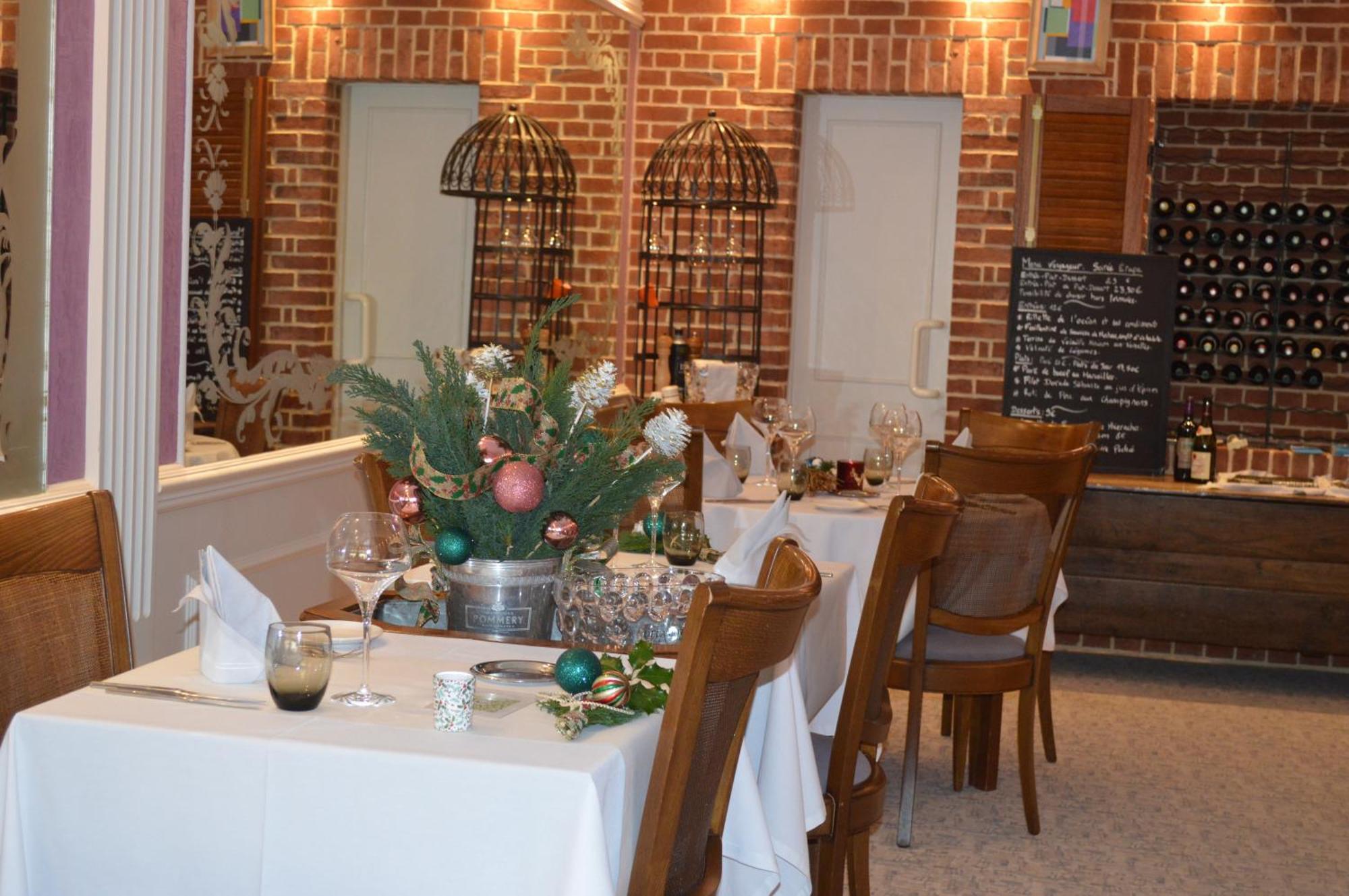 Logis Hotel & Restaurant La Paix Le Nouvion-en-Thierache ภายนอก รูปภาพ