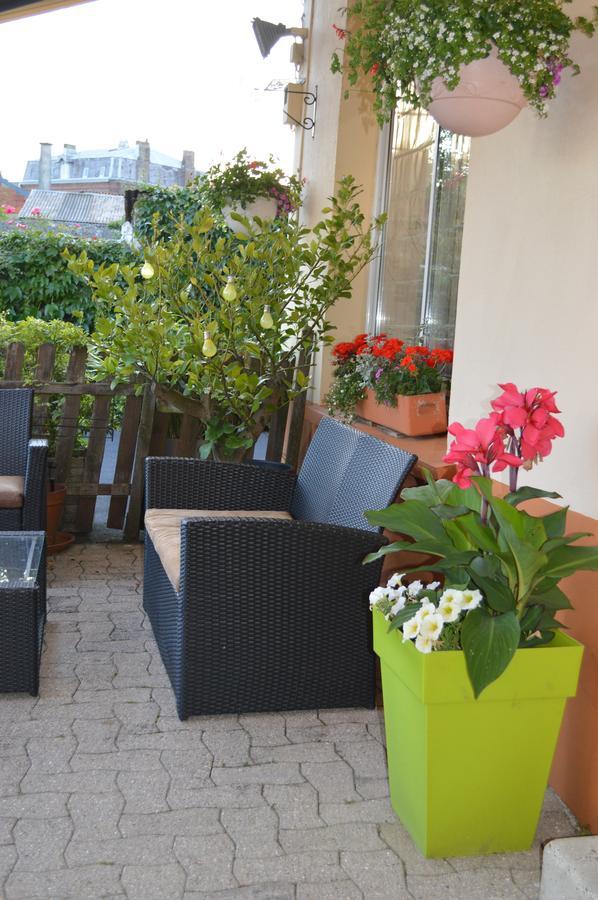 Logis Hotel & Restaurant La Paix Le Nouvion-en-Thierache ภายนอก รูปภาพ