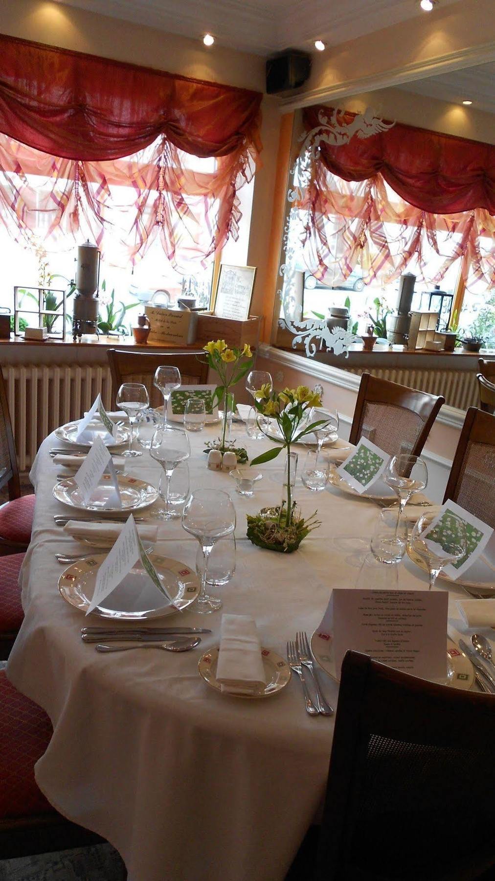 Logis Hotel & Restaurant La Paix Le Nouvion-en-Thierache ภายนอก รูปภาพ
