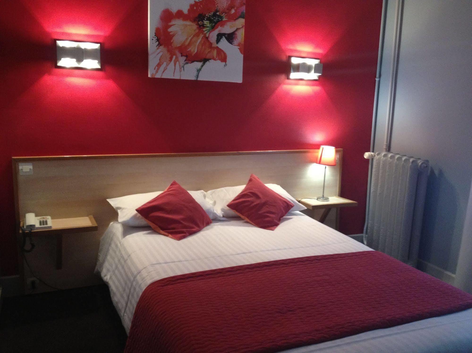 Logis Hotel & Restaurant La Paix Le Nouvion-en-Thierache ภายนอก รูปภาพ