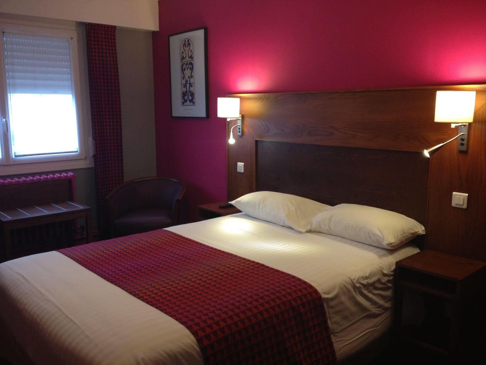 Logis Hotel & Restaurant La Paix Le Nouvion-en-Thierache ภายนอก รูปภาพ
